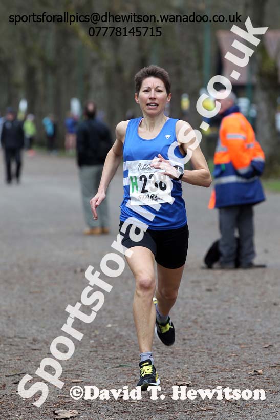 Sarah Wilkinson (Morpeth) 4th in the senior womens 6 stage relay, 2014 Northern 12 and 6 Stage Relays, Heaton Park, Manchester. Photo: David T. Hewitson/Sports for All Pics
